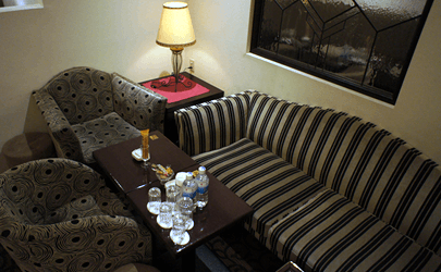 銀座高級クラブ・銀花(ぎんか)の店内ソファー