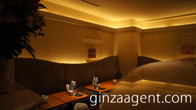 銀座高級クラブ・華壇(かだん)の落ち着いたムードの店内