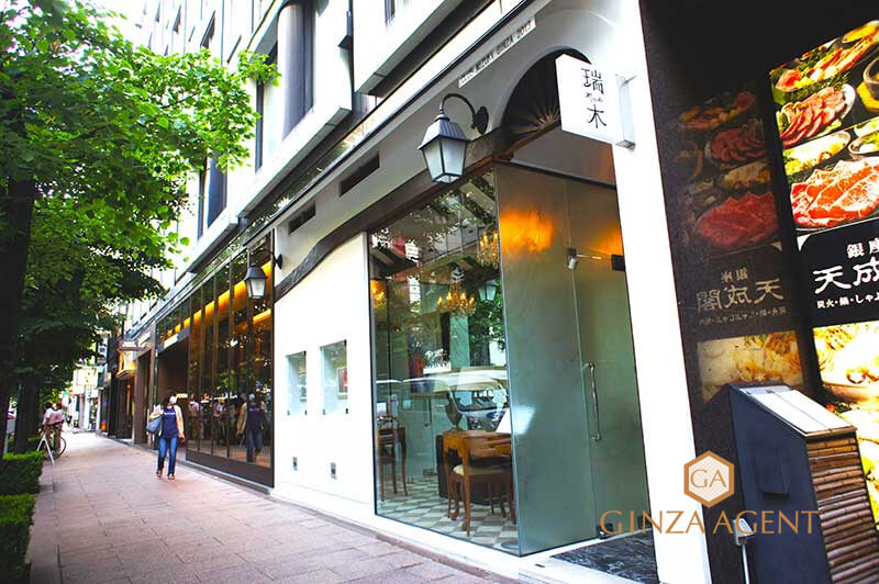 6月8日16時・夜の銀座・高級クラブ営業中【銀座の一流店と名高い会員制高級クラブ瑞木(みずき)もスタッフミーティング中】