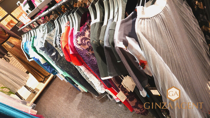 銀座の会員制高級クラブのホステスさんにオススメの高級ドレスショップ・サラ銀座東京【豊富なラインナップでお客様をお迎え!個性的なワンピース】