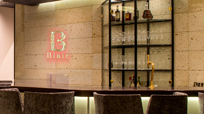 銀座高級クラブ・ブレアのカウンター(オーナー・明日香ママのお店)