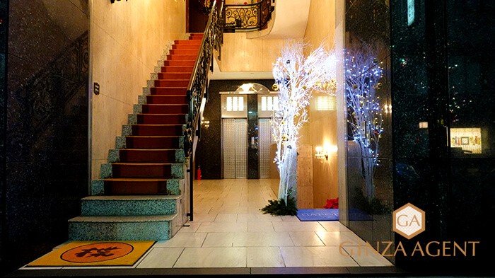 銀座会員制高級クラブ・楪(ゆずりは)の階段、ニューパルテノン