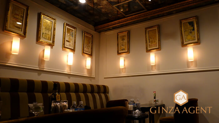 銀座の会員制高級クラブ水上・MIZUKAMI(みずかみ)淡い間接照明