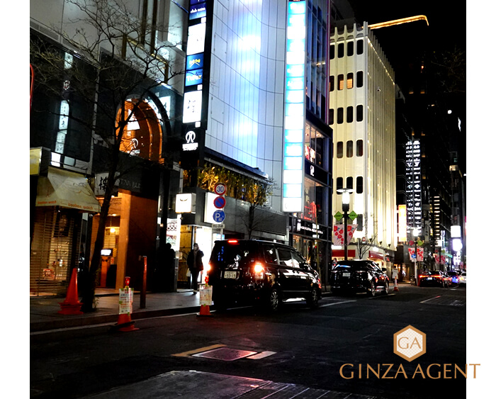 2022年1月の並木通り・ニューパルテノンと楪(ゆずりは)が入居しているビル前