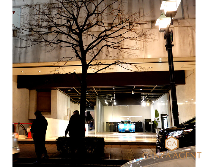 2022年1月の並木通り・有名なサードフロアーとグレが入居している通称ポルシェビル