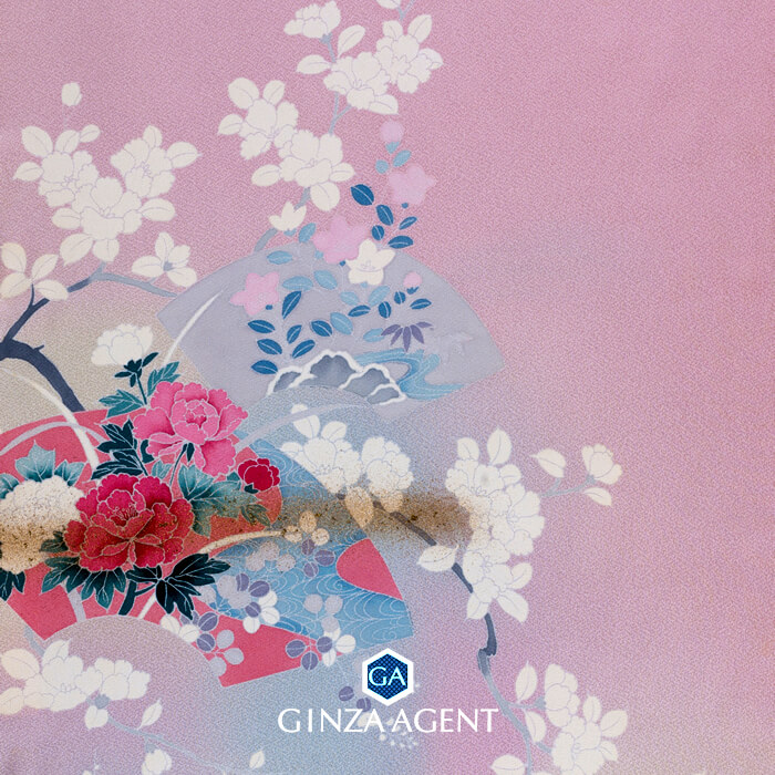 極めて冷静沈着に!働くホステスさんの生活を慮るママ