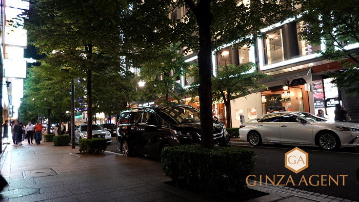 2022年5月の銀座並木通り8丁目の会員制高級クラブ瑞木(みずき)の前