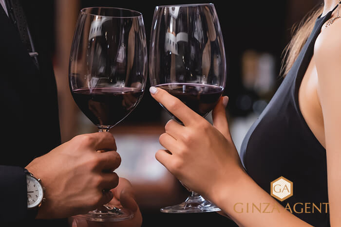 結局、お客様のテーブルで、どんな話題がいいのかわからないんです!