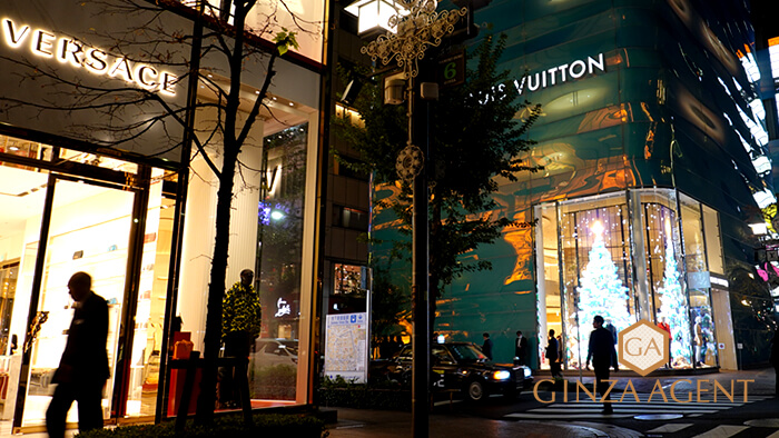 また、お客様の来客人数も平時よりも多くなるため、やはりハードでありますが、その分最短でお店に慣れることができますから、充実感に満ちながら1日の仕事を終えることができるはずです。