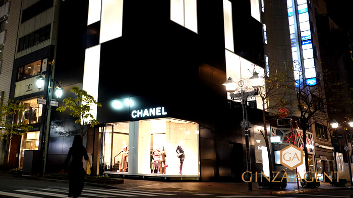 移籍のため退店届けを出しましたがお店を辞めるのに1ヵ月かかるそうです。12月後半から働けますので宜しくお願いします。