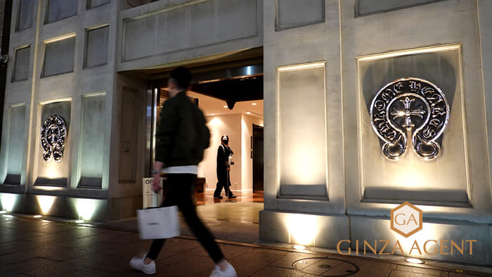 大半のお店は12月の繁忙期のために10月くらいから在籍人数を増やし始めています。