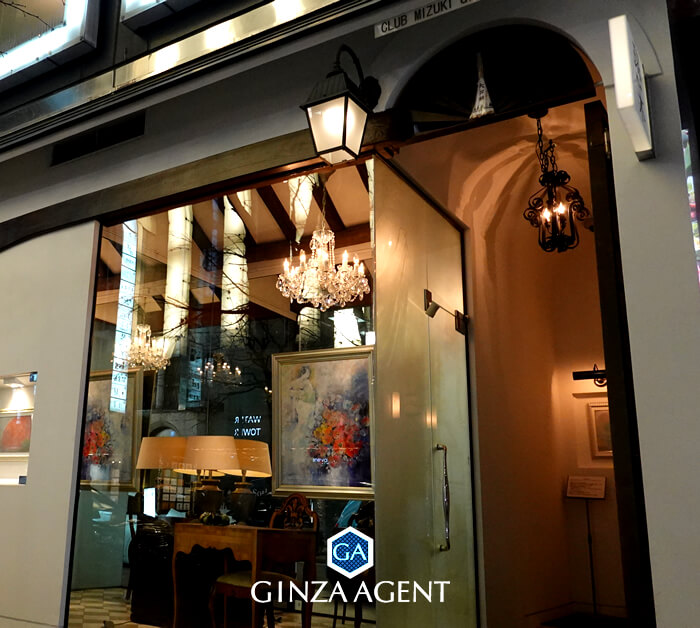 並木通り8丁目の路面にあるクラブ瑞木