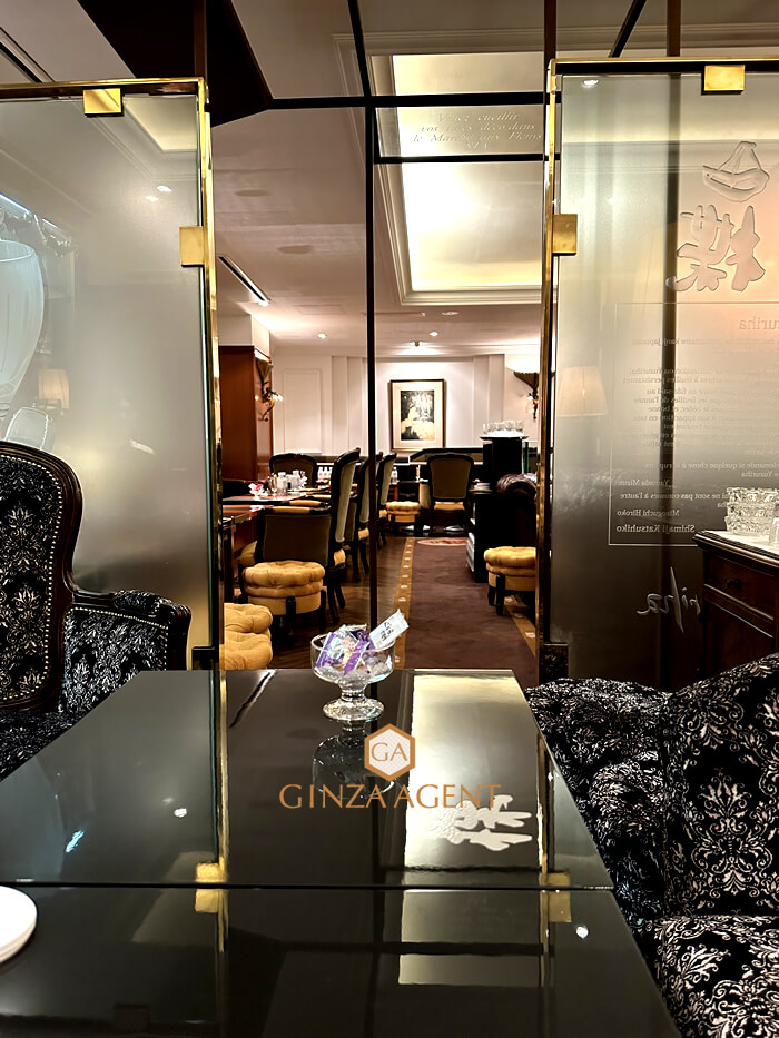 クラブ楪(ゆずりは)店内 豪華な店内