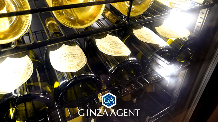 これら高級ワインや高級シャンパンの豊富なラインナップから見て取れるのは、クラブＳＩＮ（しん）には経済的に余裕のあるお客様が頻繁にご来店され、その豊かなライフスタイルを反映した選択をしておられるということです。